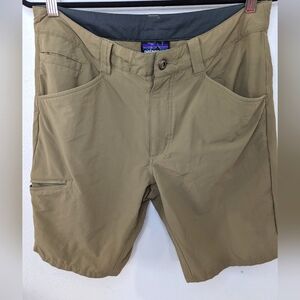Patagonia Mens Quadary shorts Ash Tan size 32 waist, inseam 9 in.
